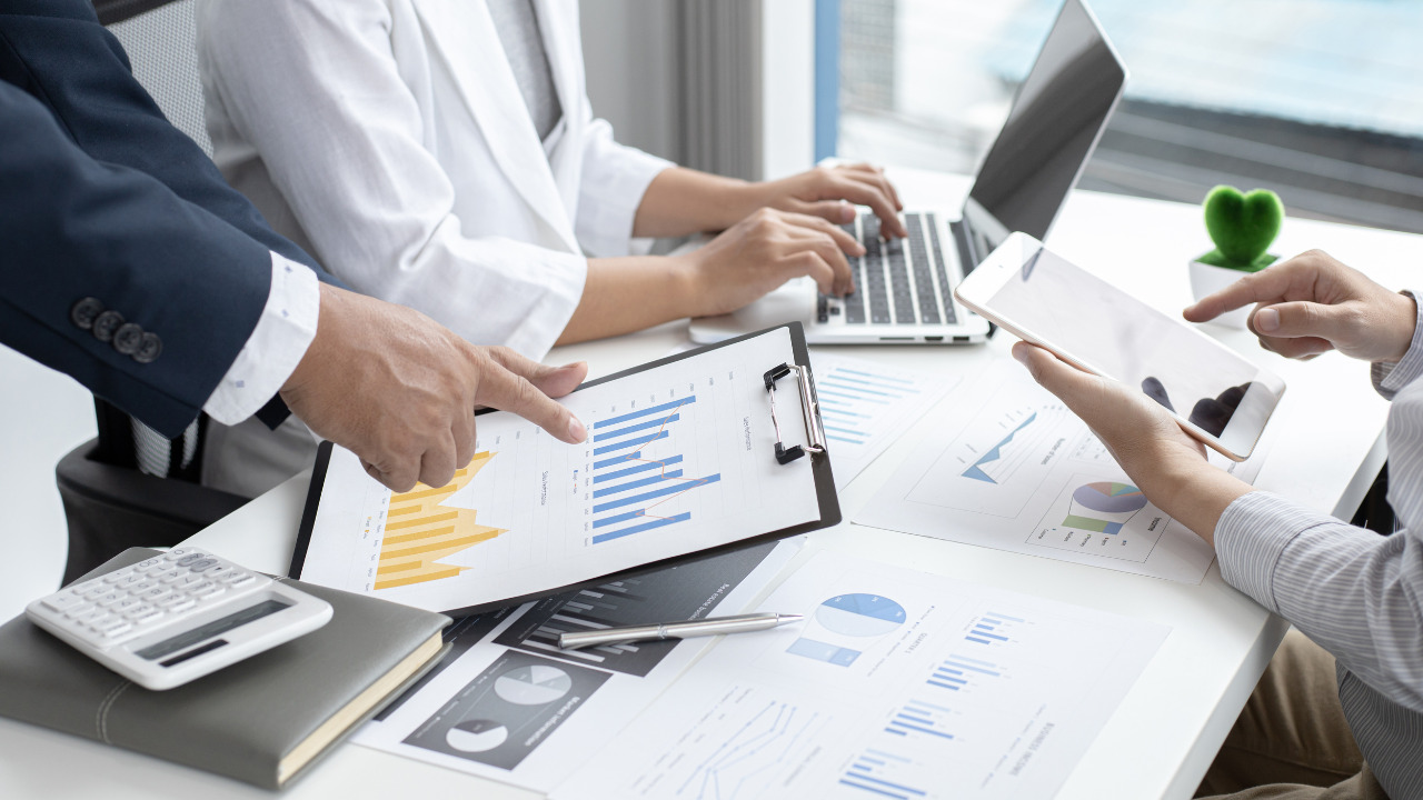 Supplier Scorecard: Metrics, Templates, Examples, and How to Build One